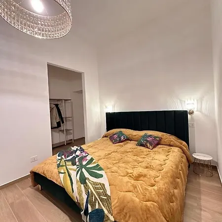 Domus Iulius 4*